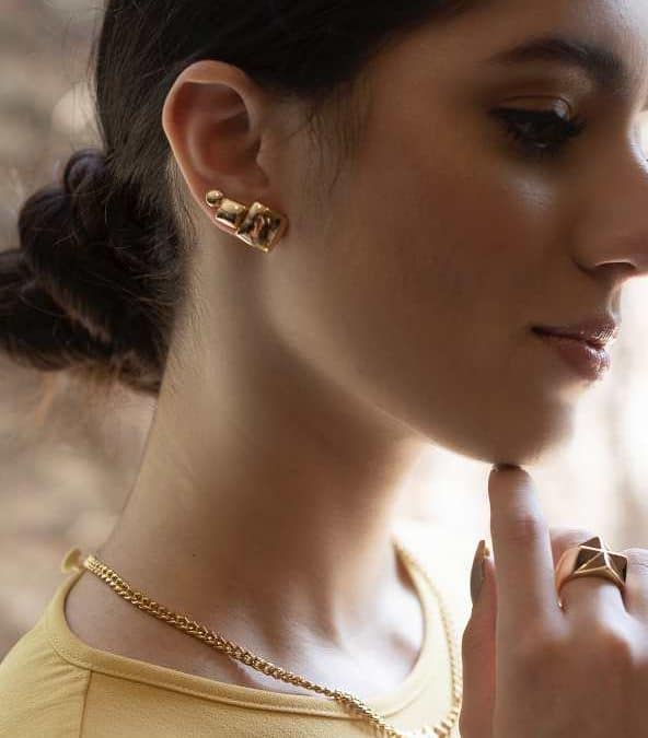 lemavie com br brinco liso quadrado no banho de ouro 18k