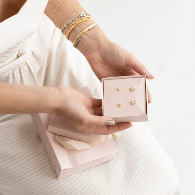 lemavie com br brinco flor zirconias incolores no banho de ouro 18k